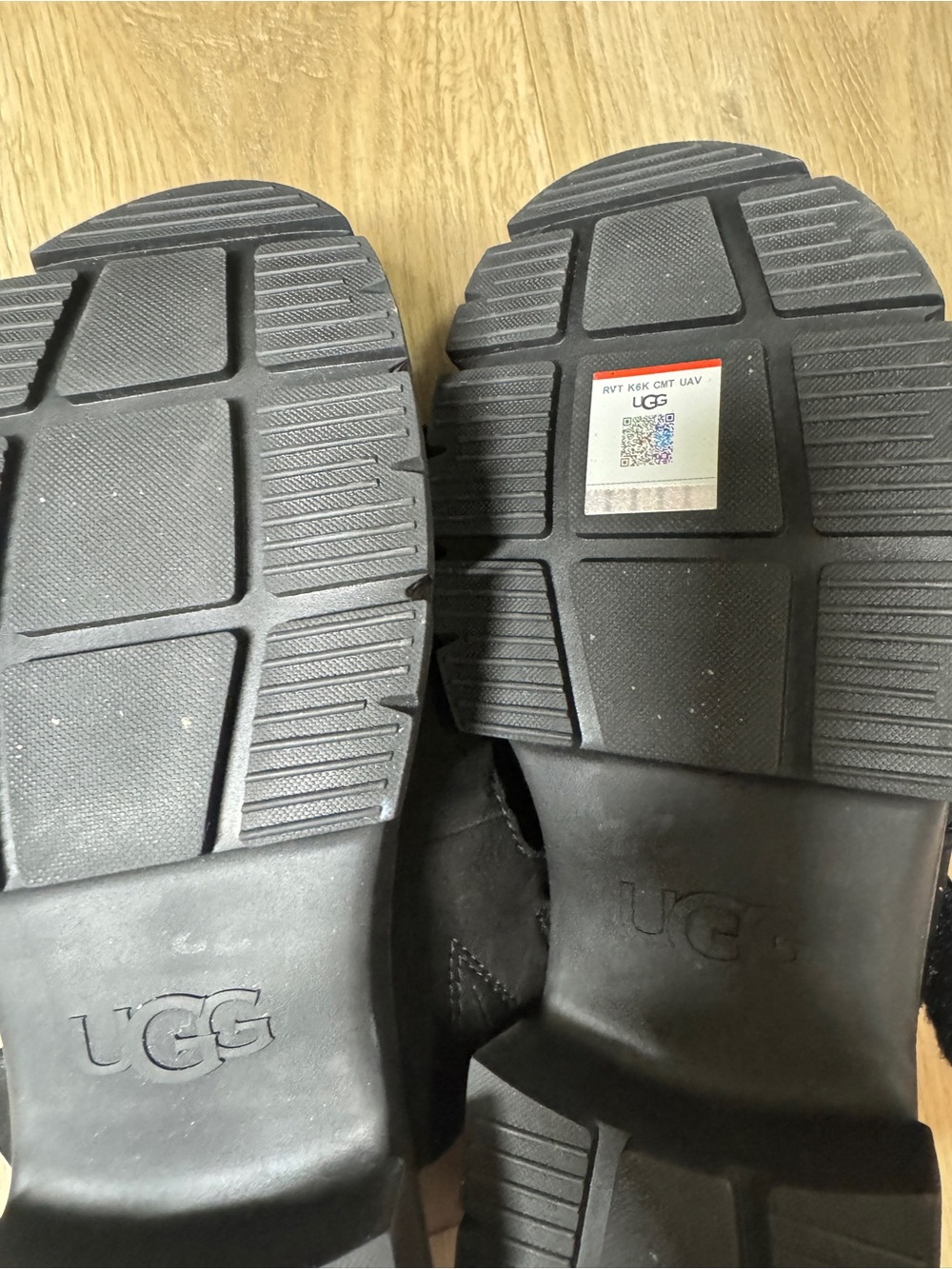 UGG Ashton Nubuck Slide Platform Women's Sandals in Black Sz. 9 Like New - Picture 7 of 8
